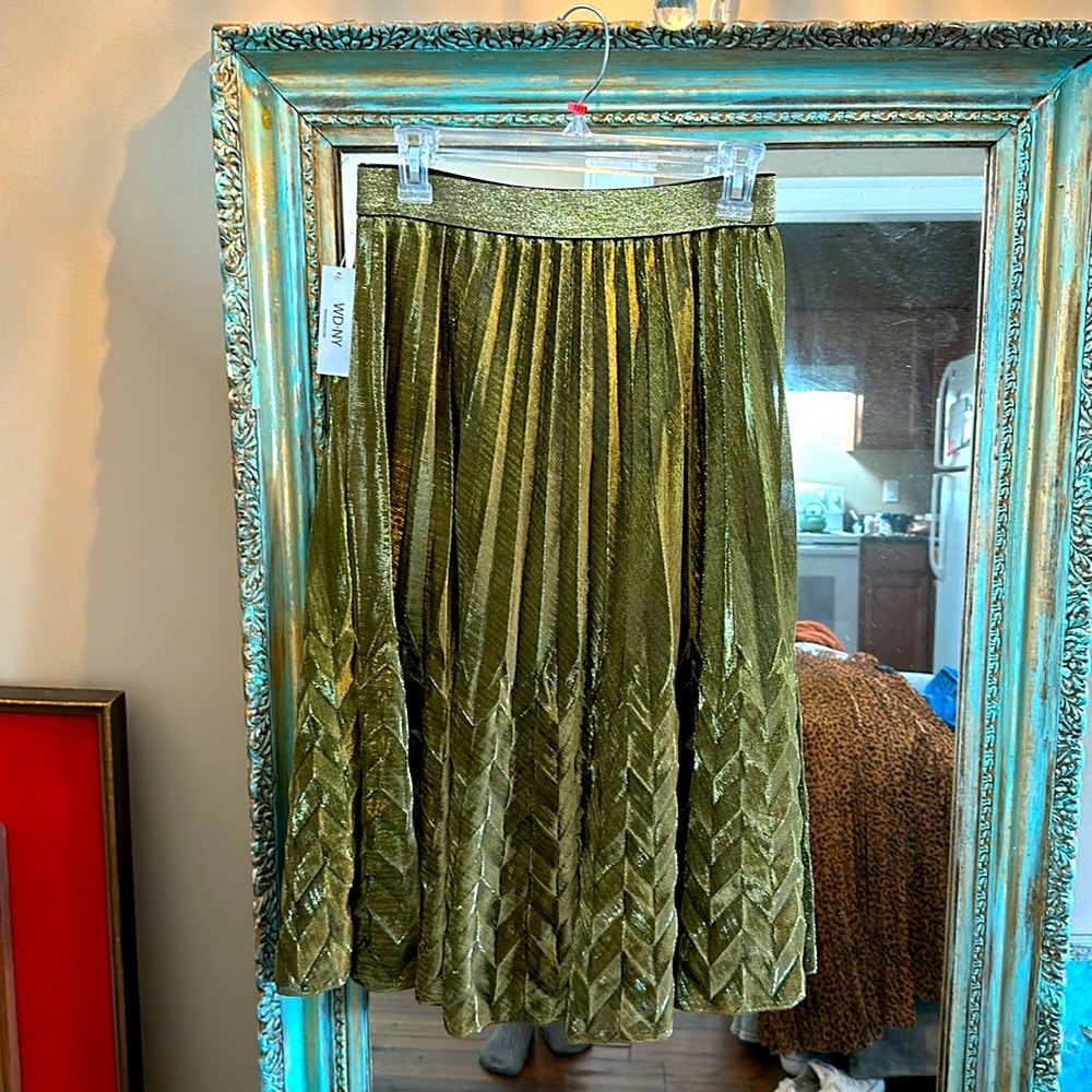 New with tags gold skirt, M